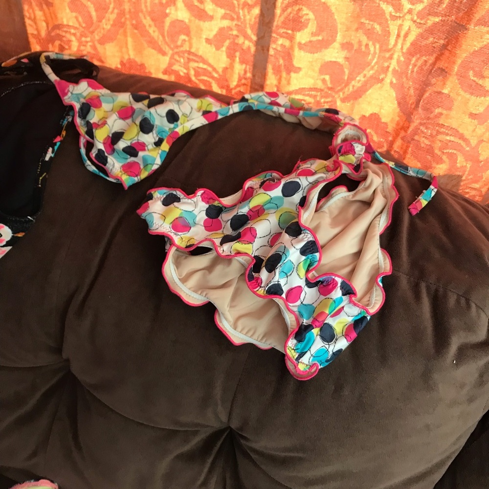 Bathing suits - Picture 7 of 11